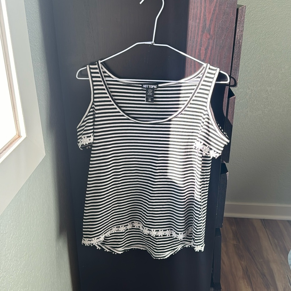Black stripes open shoulder top